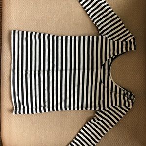 Stretchy 3/4 sleeve striped shirt